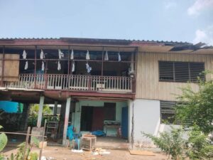 รื้อถอนบ้าน